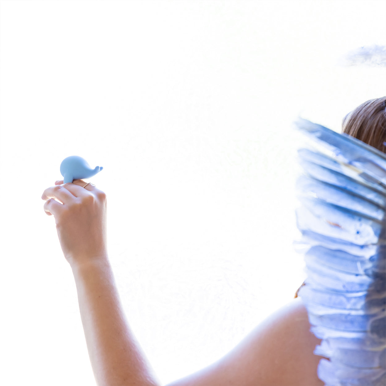 THE HEAVENLY HUMPBACK FINGER BULLET VIBRATOR - AZUL